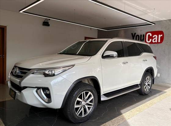 TOYOTA HILUX SW4 2.8 SRX 4X4 16V TURBO INTERCOOLER DIESEL 4P AUTOMÁTICO
